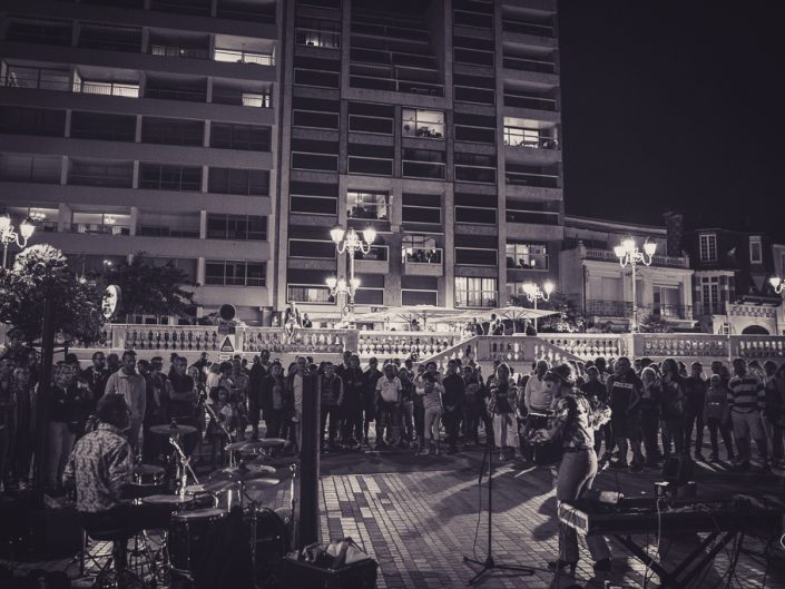 La foule à fait sa place autour de Bobazar dans l'soufflet