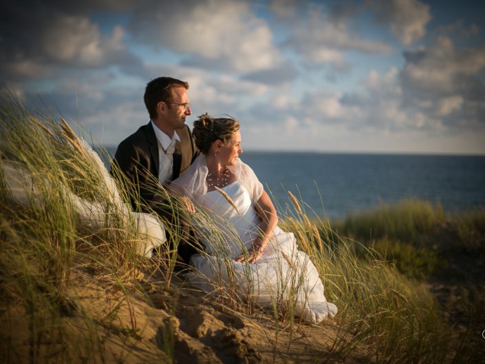 Pose photos dans les dunes au coucher du soleil